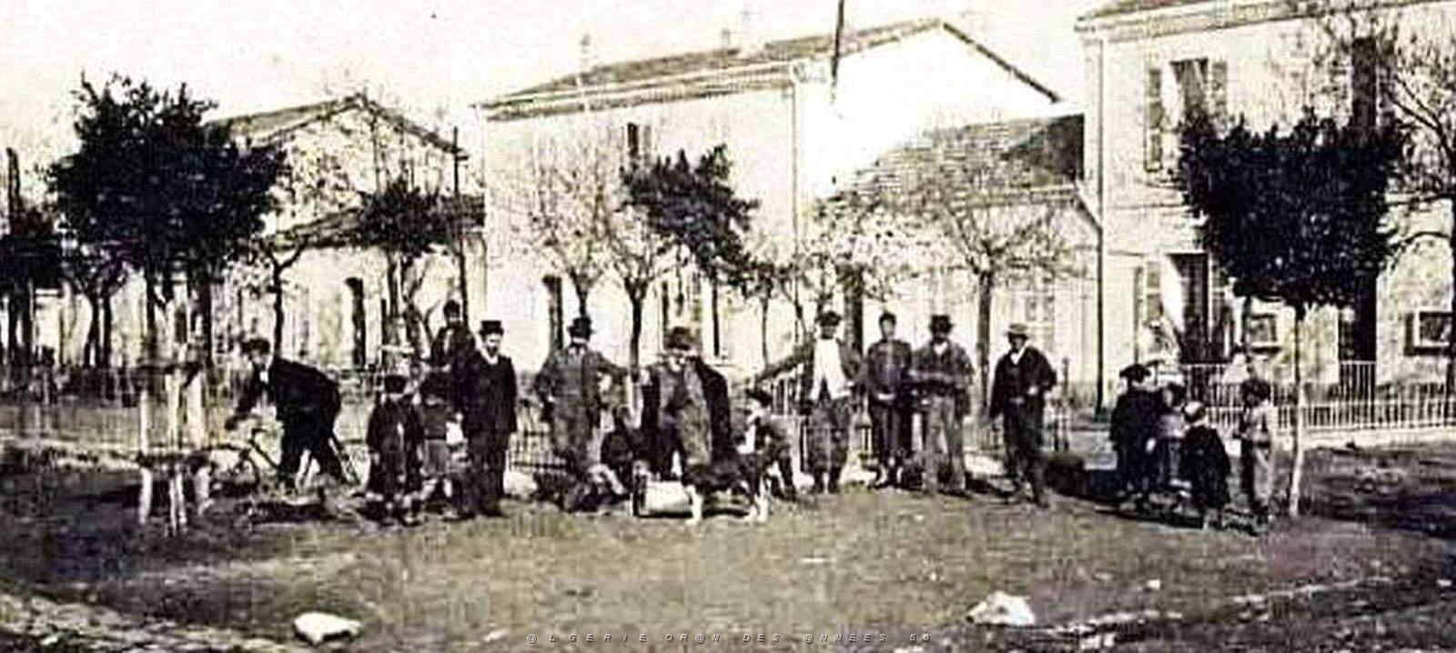2238- Mondovi - Place de la Mairie2 en 1911.jpg